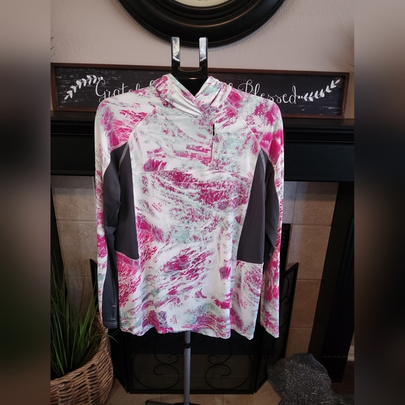 Magellan Outdoors Tops - Magellan Outdoors Pink and White Boyfriend Fit Pullover